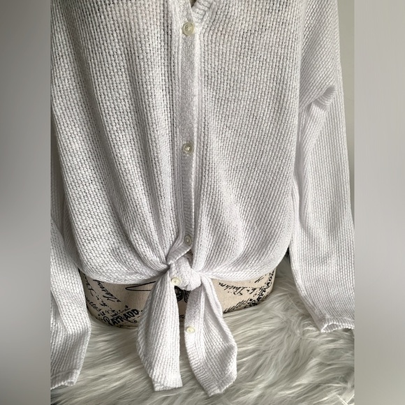 Aritzia The Group Babaton LS Light Knit top
SZ:S/M fits oversized - Picture 2 of 6